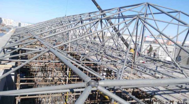 山东细数网架装配中抉择应用钢结构对室第的优势